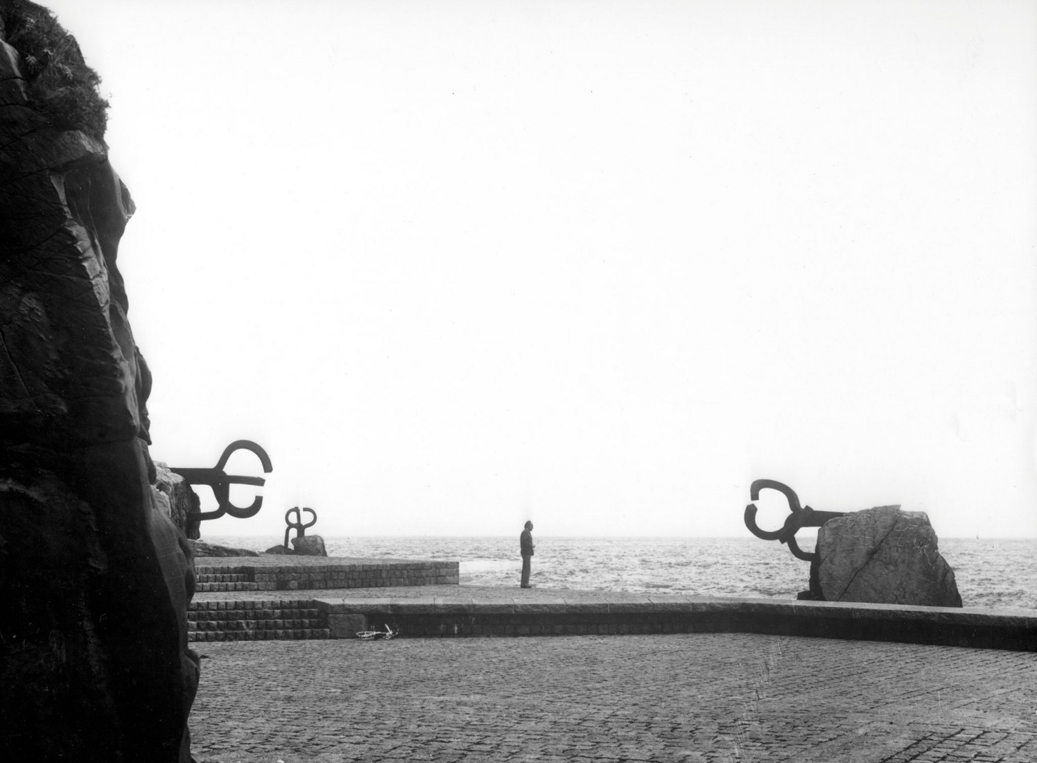 Peine del viento XV en San Sebastián © Zabalaga Leku. San Sebastián, VEGAP, 2019. Sucesión de Eduardo Chillida y Hauser & Wirth. Foto Català Roca.