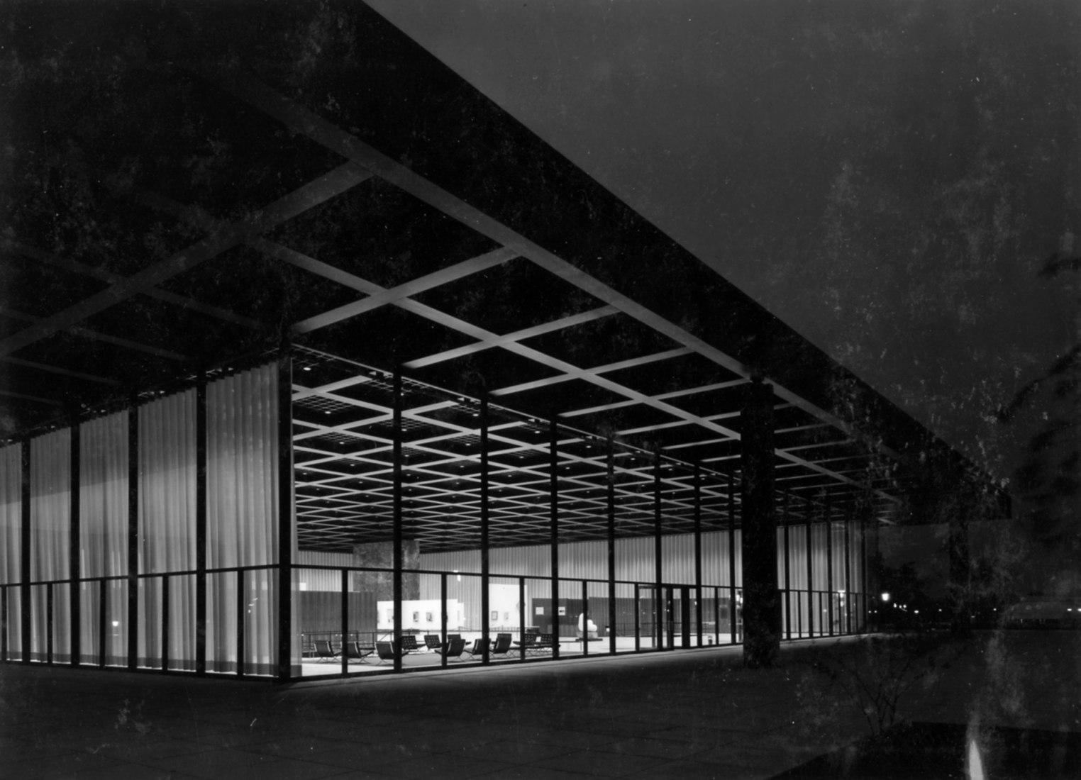 Neue Nationalgalerie by Mies van der Rohe. Photograph by Reinhard Friedrich / Staatliche Museen zu Berlin, Zentralarchiv.