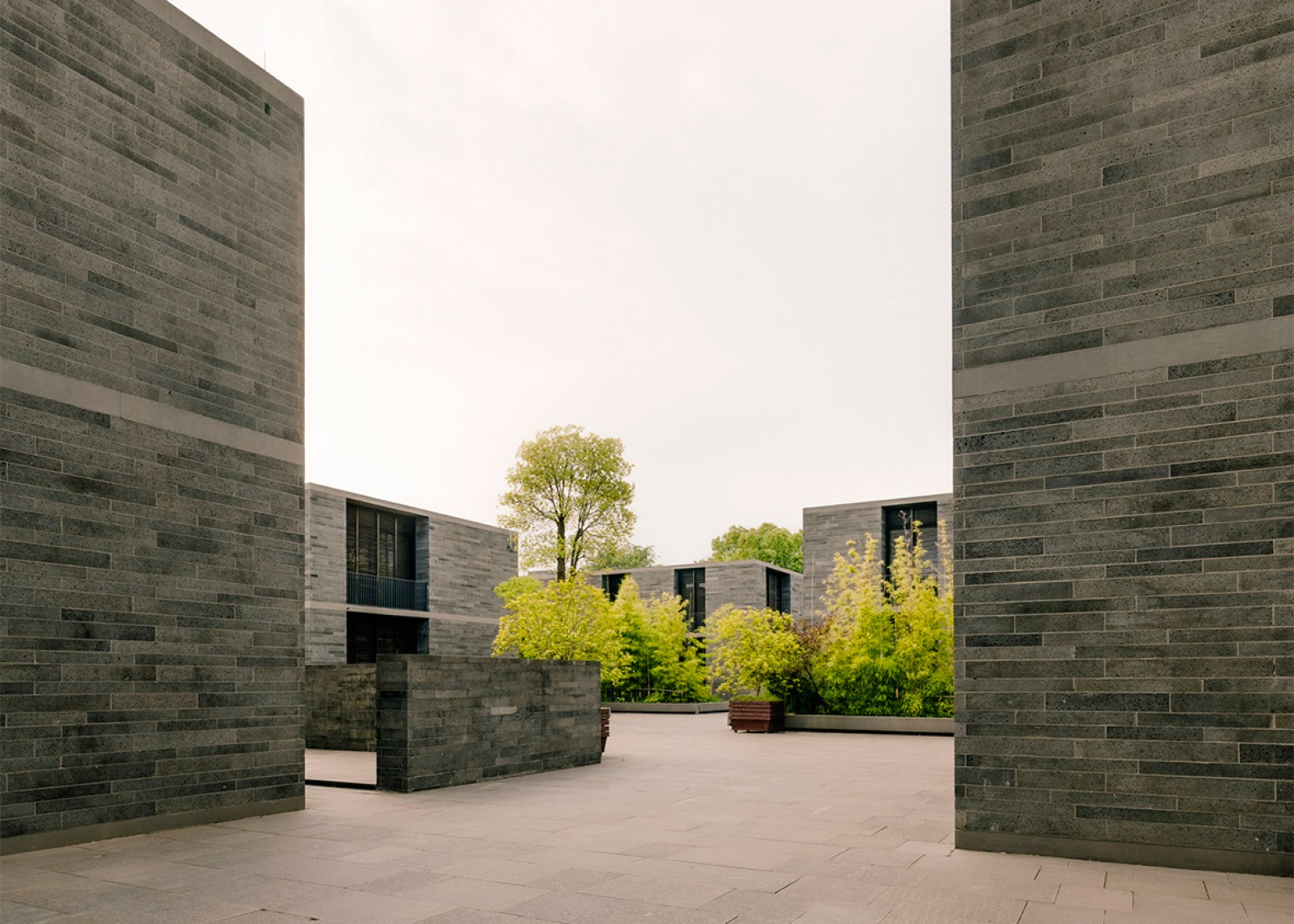 Exterior. Xixi Wetland Estate por David Chipperfield Architects. Fotografía © Simon Menges.