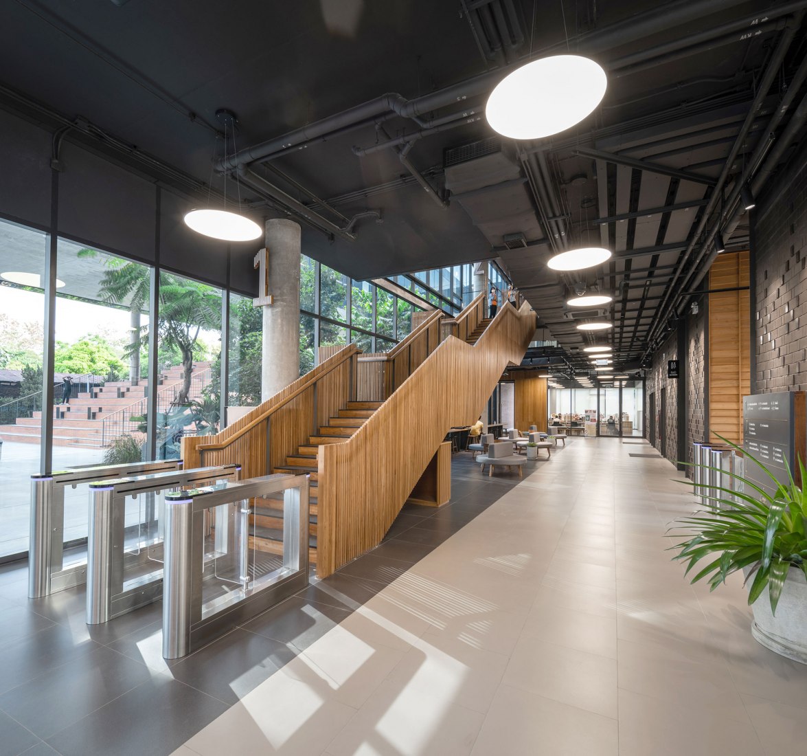 Ligado a la cultura local. Choice Headquarters por Plan Associates Co.,Ltd. Fotografía por Depth of Field Co.,Ltd.