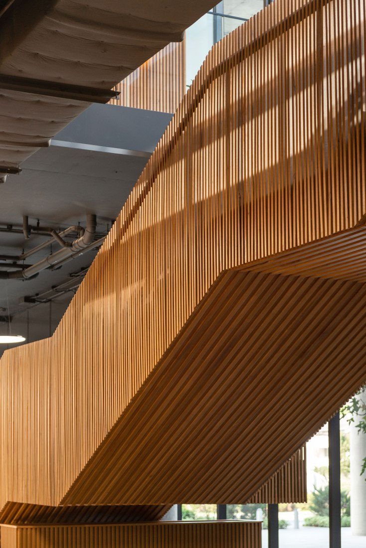 Ligado a la cultura local. Choice Headquarters por Plan Associates Co.,Ltd. Fotografía por Depth of Field Co.,Ltd.