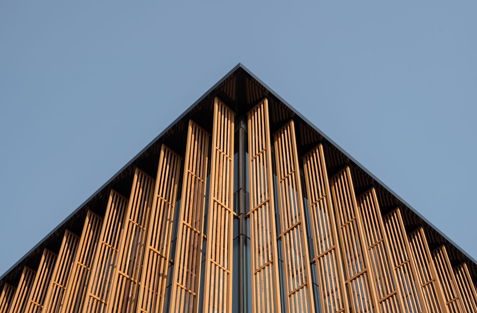 Ligado a la cultura local. Choice Headquarters por Plan Associates Co.,Ltd. Fotografía por Depth of Field Co.,Ltd.