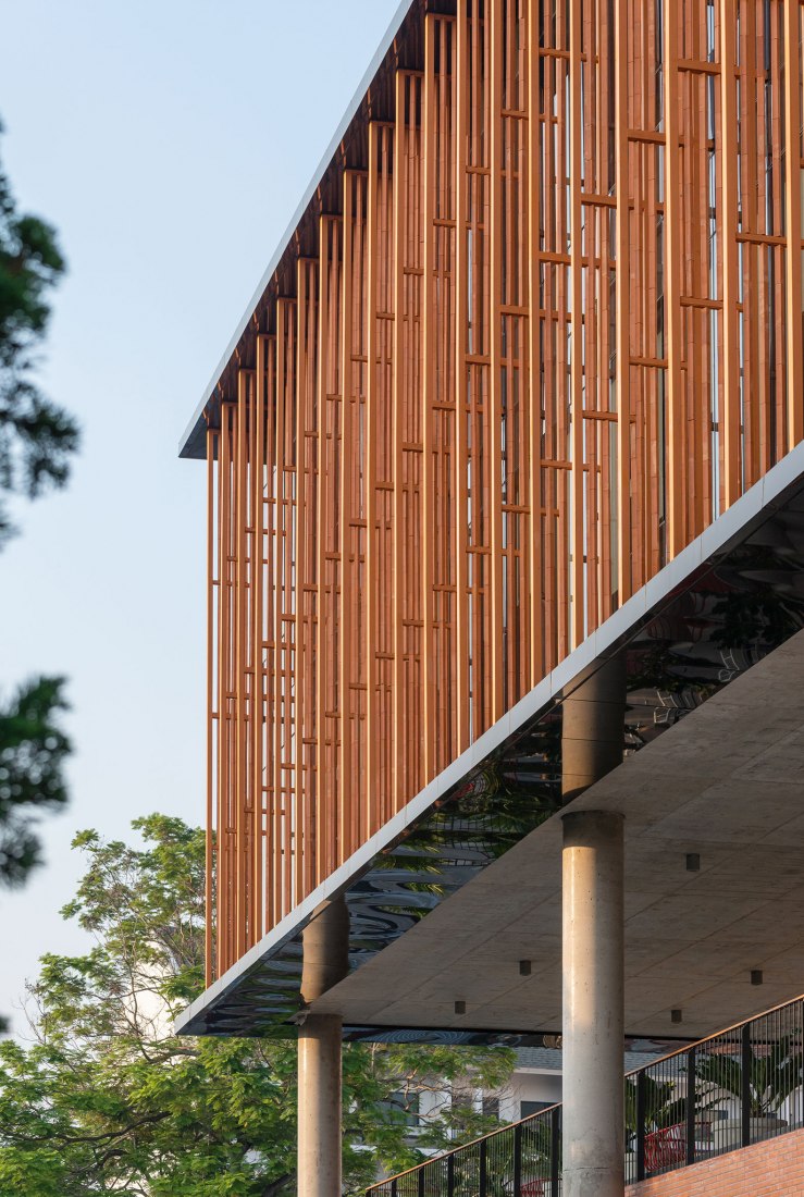 Ligado a la cultura local. Choice Headquarters por Plan Associates Co.,Ltd. Fotografía por Depth of Field Co.,Ltd.