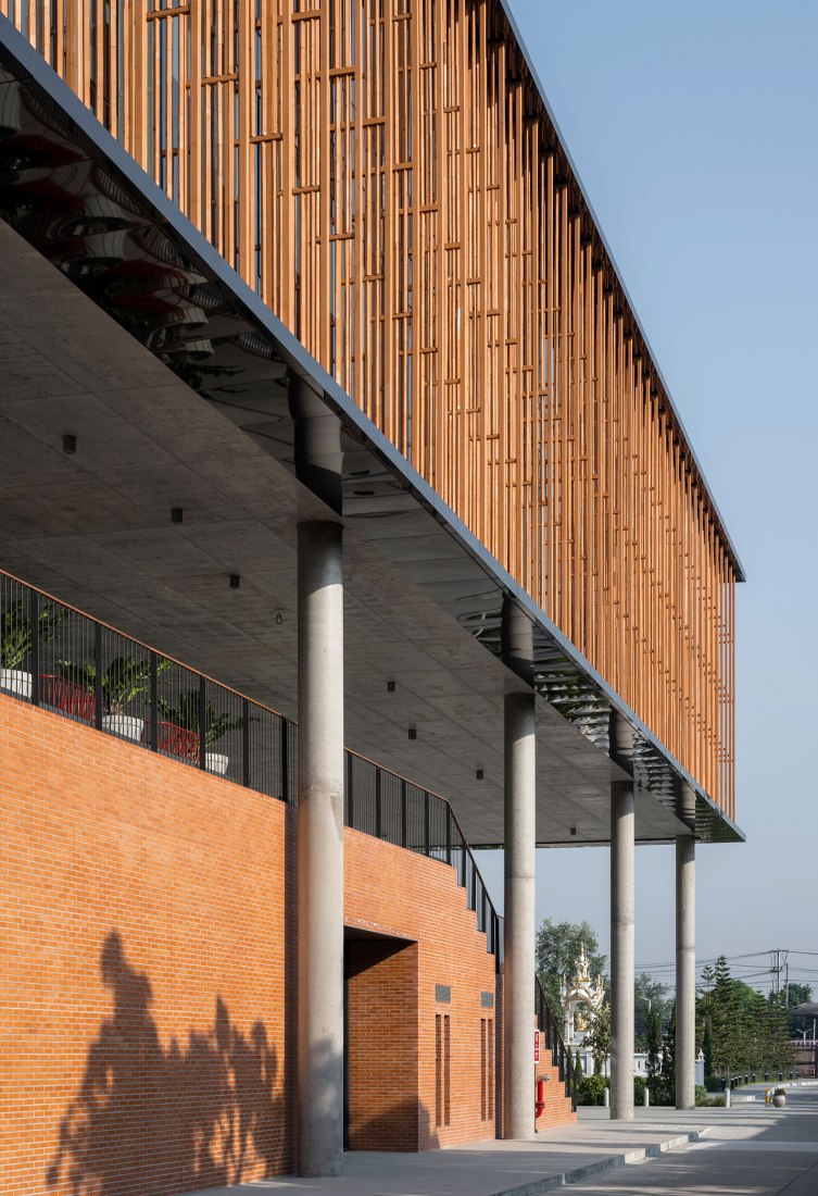 Ligado a la cultura local. Choice Headquarters por Plan Associates Co.,Ltd. Fotografía por Depth of Field Co.,Ltd.