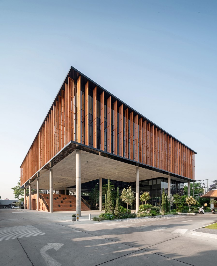 Ligado a la cultura local. Choice Headquarters por Plan Associates Co.,Ltd. Fotografía por Depth of Field Co.,Ltd.