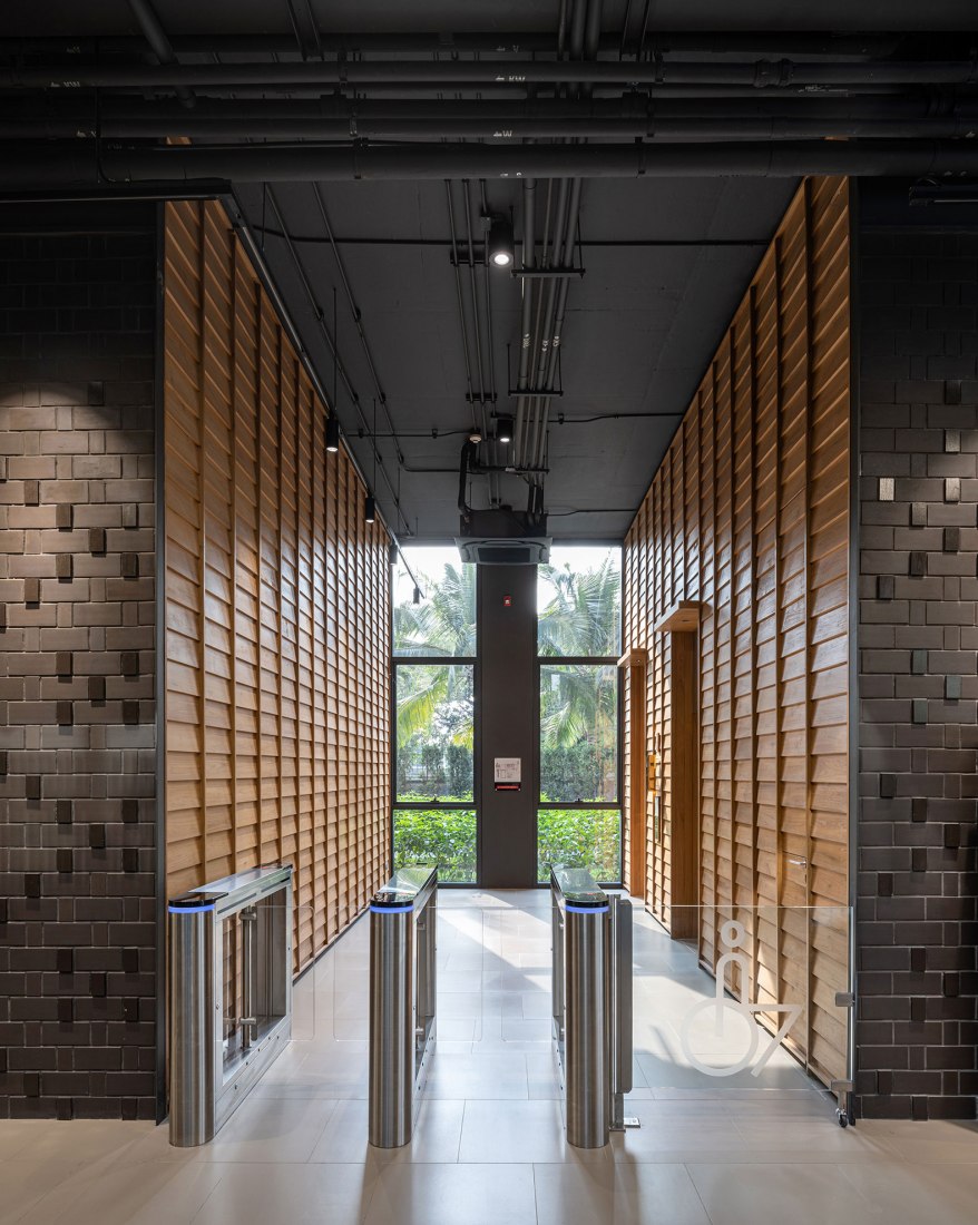 Ligado a la cultura local. Choice Headquarters por Plan Associates Co.,Ltd. Fotografía por Depth of Field Co.,Ltd.