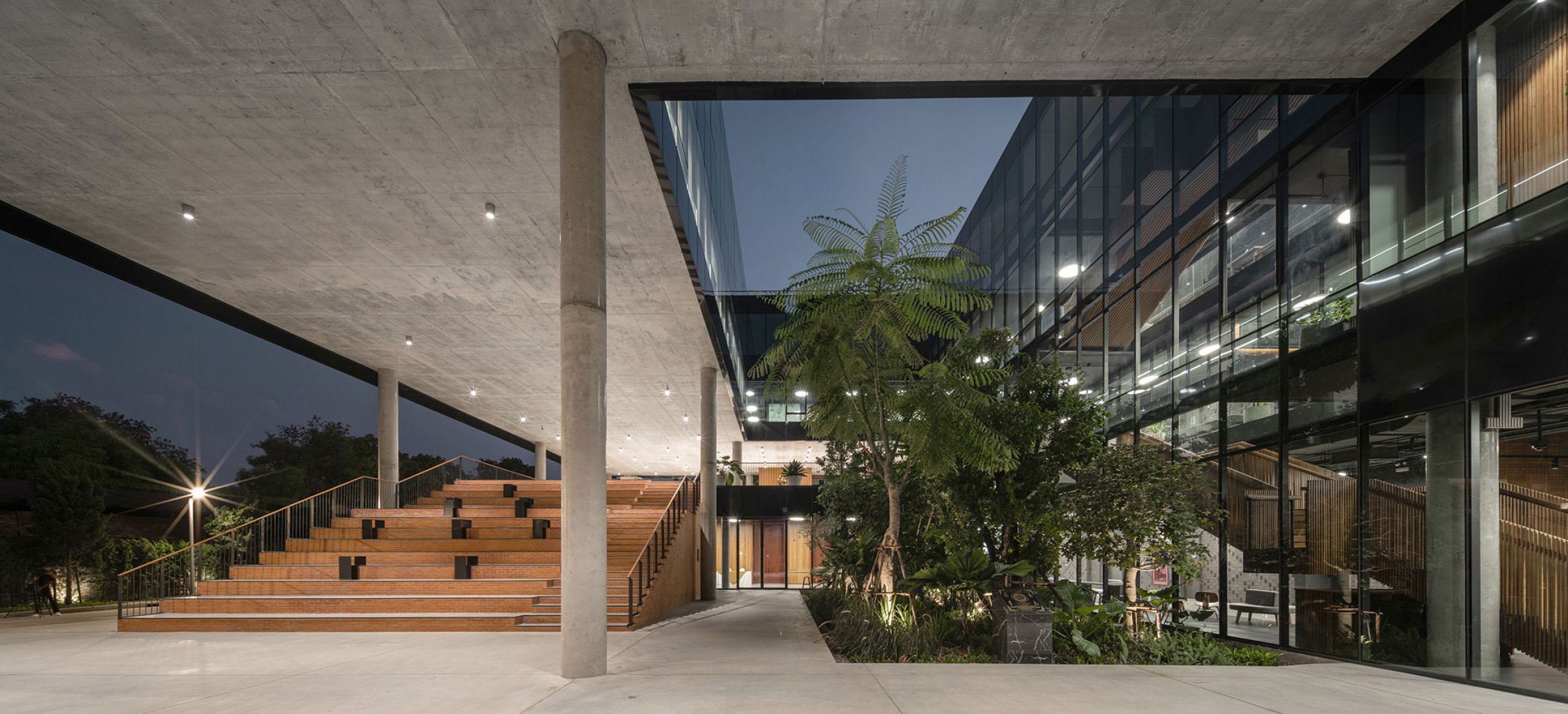 Ligado a la cultura local. Choice Headquarters por Plan Associates Co.,Ltd. Fotografía por Depth of Field Co.,Ltd.