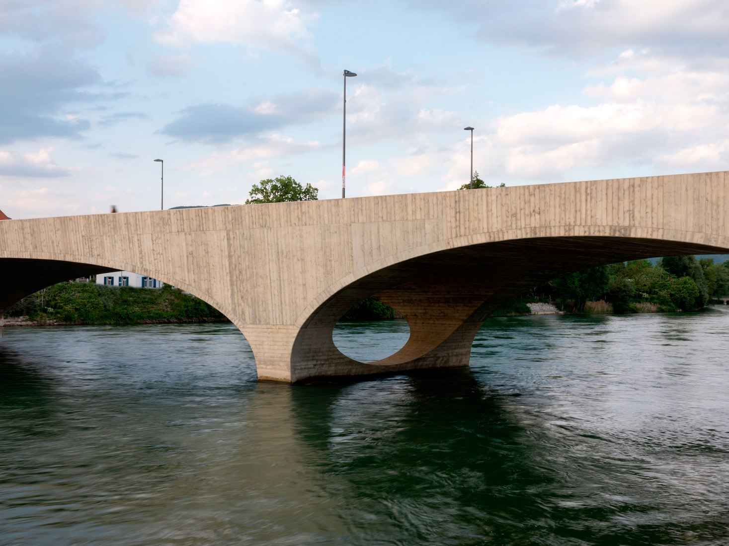 Nuevo puente Aare por Christ & Gantenbein. Fotografía por Stefano Graziani.