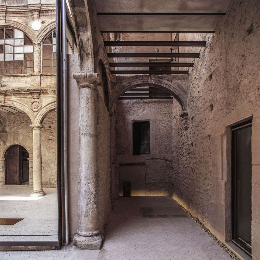 Interior. Renovation of Betxí's Palau-Castell renaissance cloister by el fabricante de espheras. Photography @ Milena Villalba