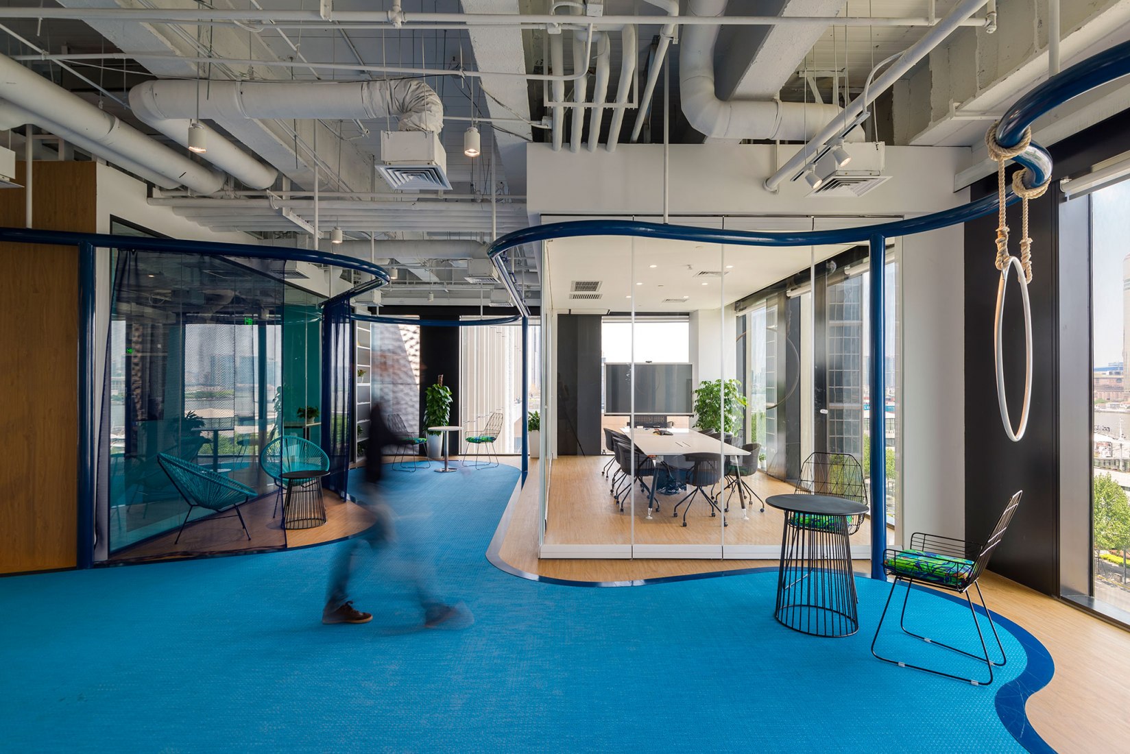 Oficinas de Club Med Office en Shanghai por 100architects. Fotografía © Amey Kandalgaonkar Photography