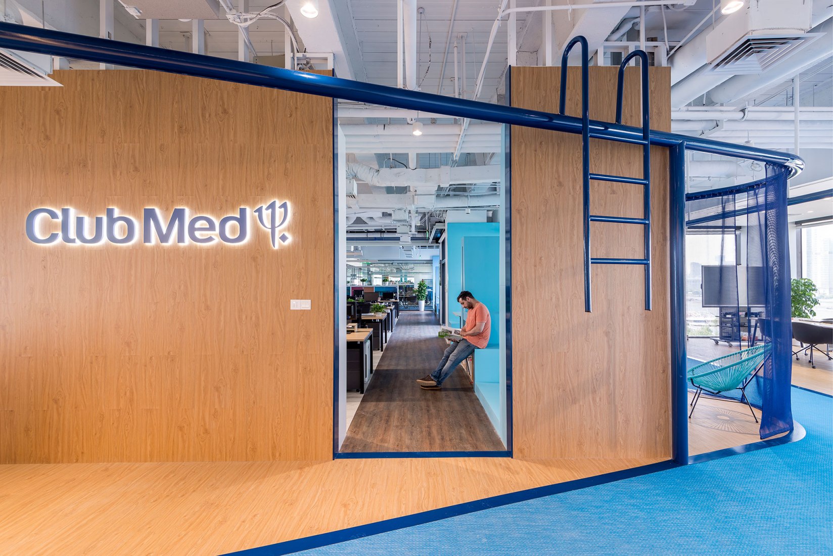 Oficinas de Club Med Office en Shanghai por 100architects. Fotografía © Amey Kandalgaonkar Photography