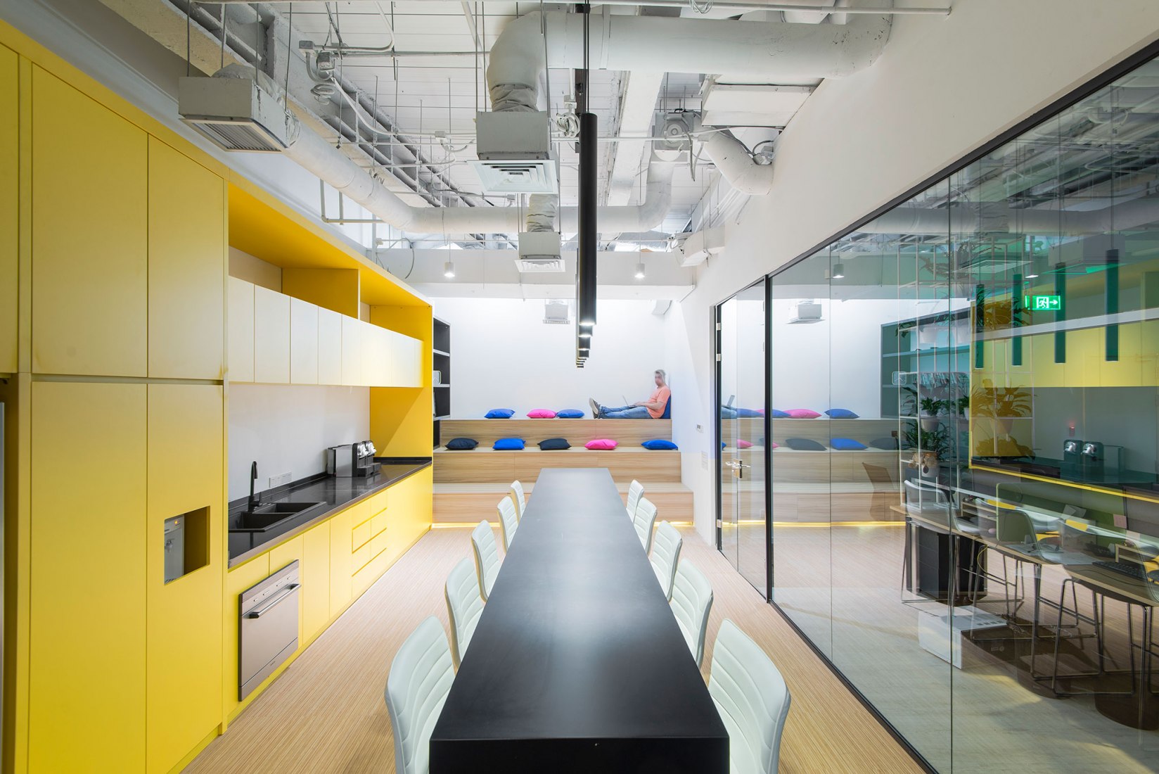 Oficinas de Club Med Office en Shanghai por 100architects. Fotografía © Amey Kandalgaonkar Photography