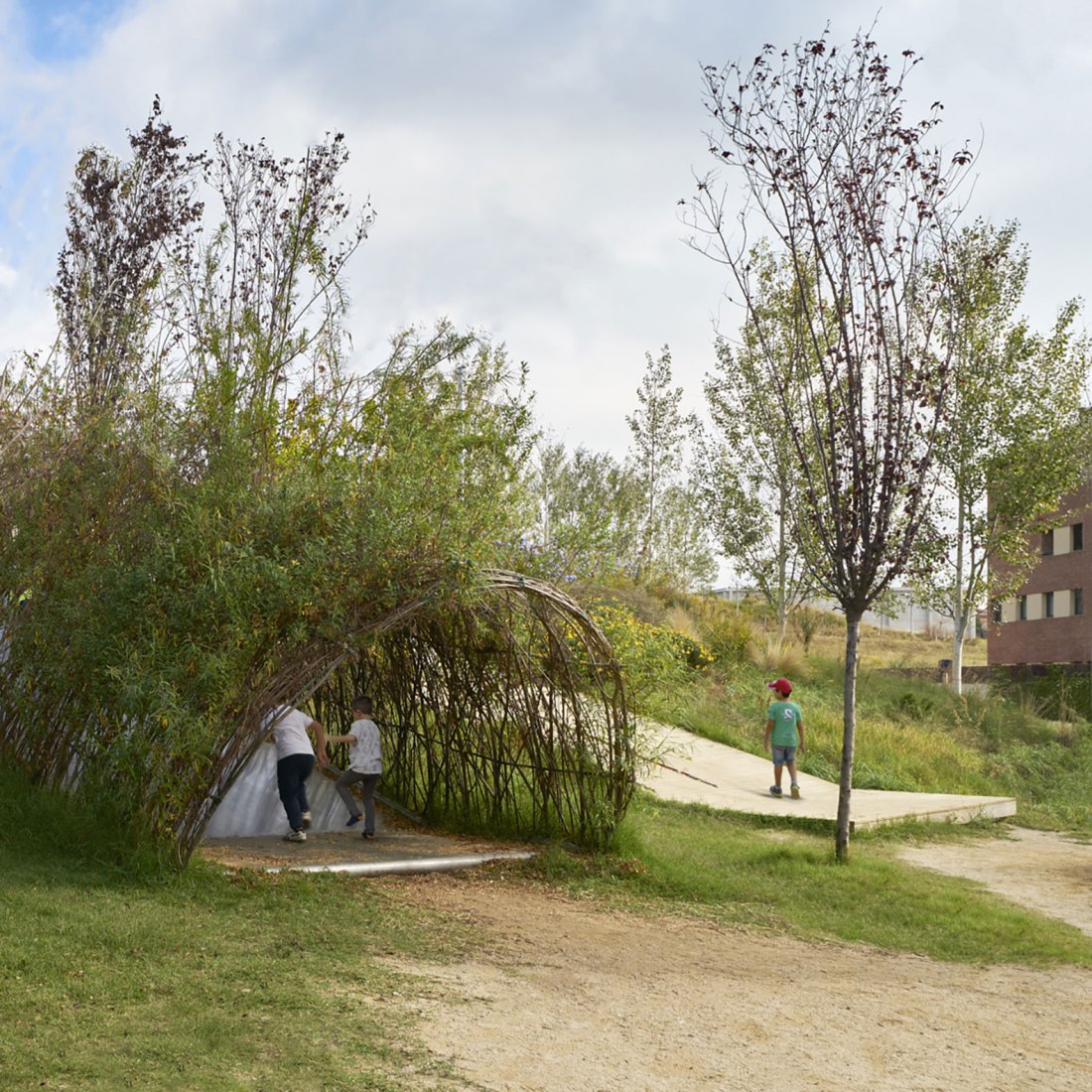 Parc Vallmora del Masnou by batlleiroig - mention in the Puig i Cadafalch of Mataró Awards. Photography Jordi Surroca-Quim Bosch.