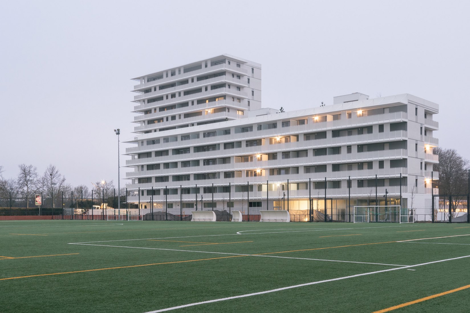 110 Viviendas en Toulouse por CoBe Architecture et Paysage. Fotografía por Cédric Colin.