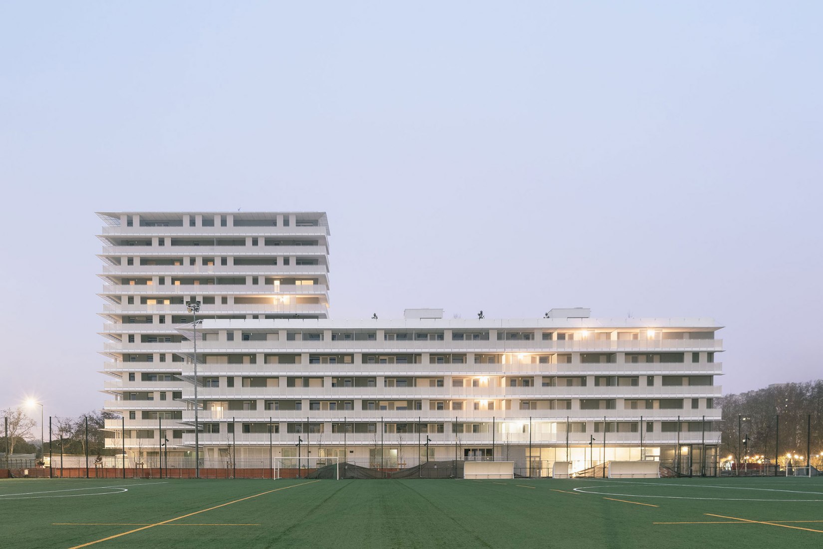 110 Viviendas en Toulouse por CoBe Architecture et Paysage. Fotografía por Cédric Colin.