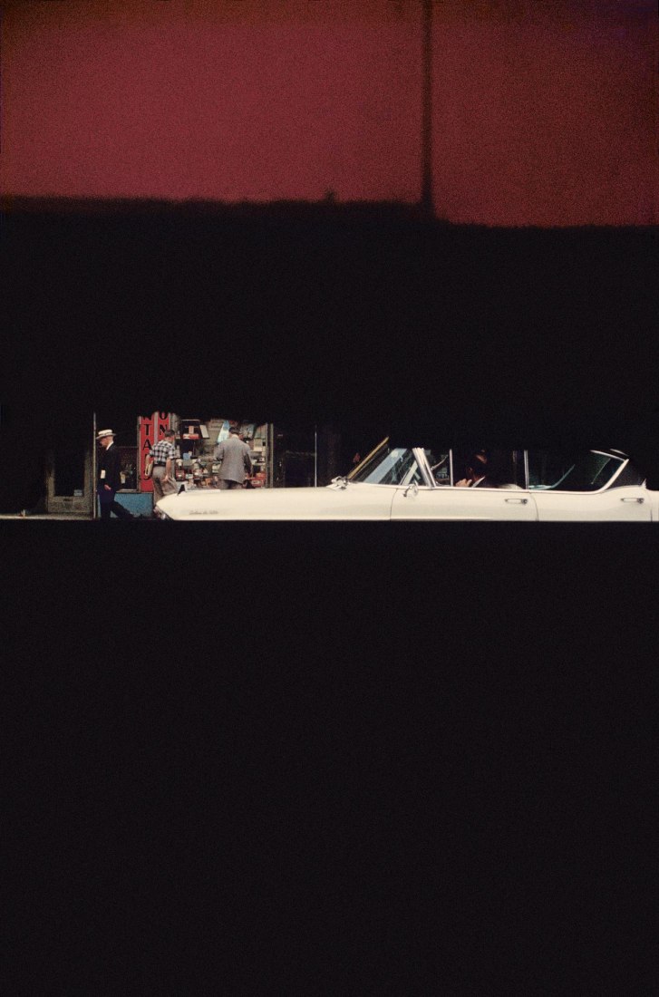Saul Leiter, Through Boards, 1957. Photograph ©Saul Leiter Foundation, Courtesy Gallery FIFTY ONE