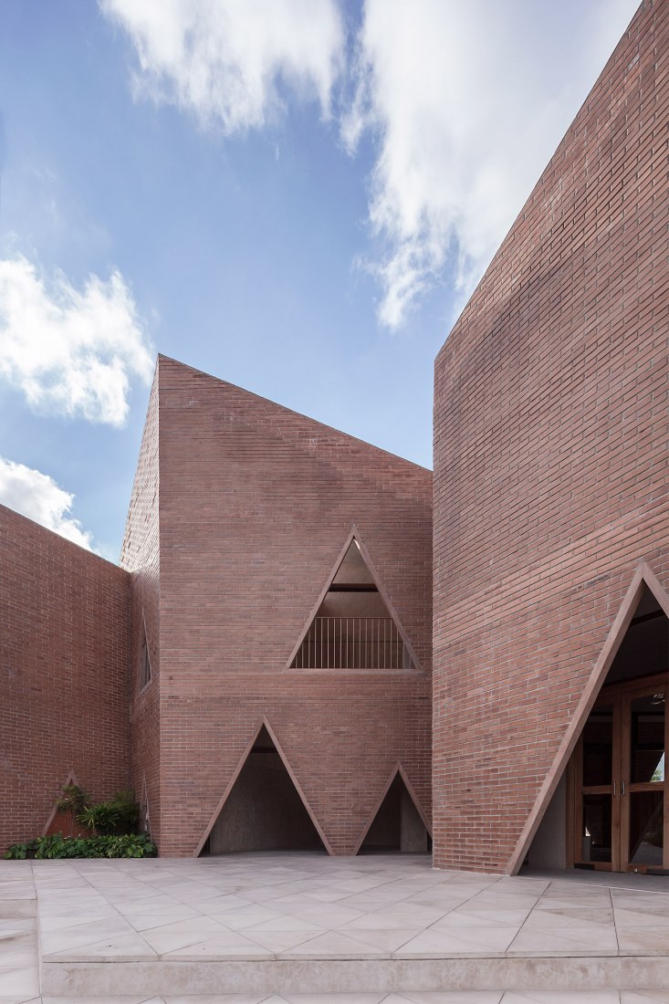 Colegio María Montessori por EPArquitectos y Estudio Macías Peredo ...