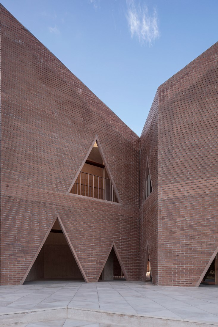 Colegio María Montessori por EPArquitectos y Estudio Macías Peredo ...
