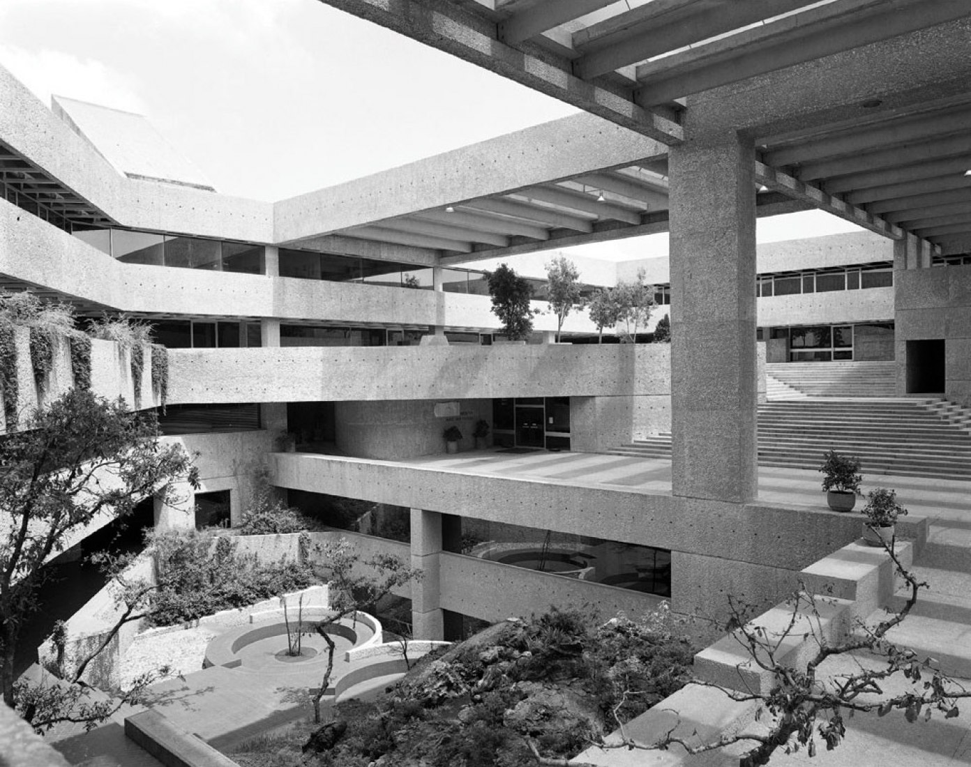 Edificio del Colegio de México fue realizado por Teodoro González de León y Abraham Zabludovsky en 1976. Imagen cortesía de Revista Código