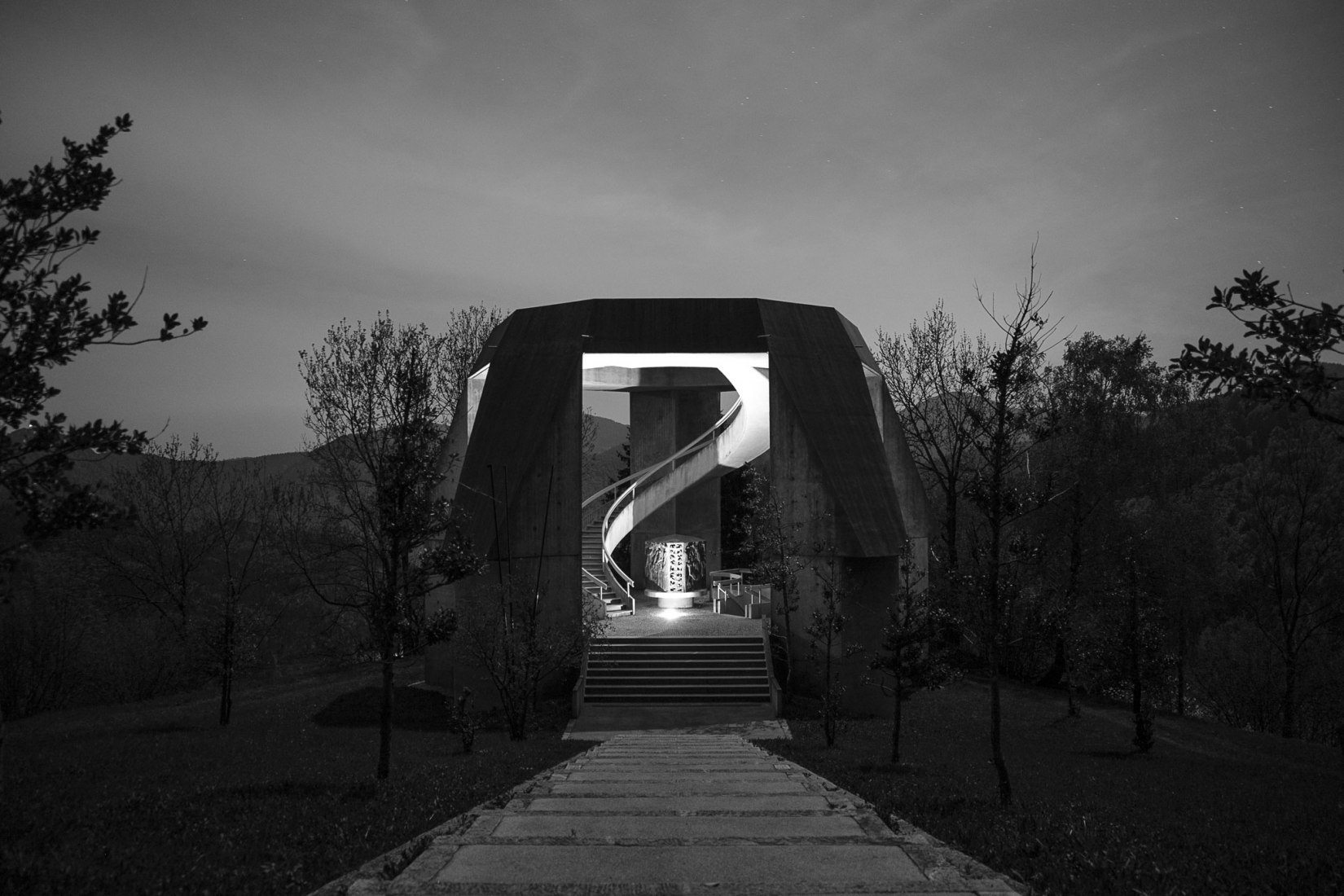 Category C, second price. Night of prizes in the 4th edition of the International Artificial Light Photography Contest (ICAL). Photography by Lenart Megušar (Selca, Slovenia).
