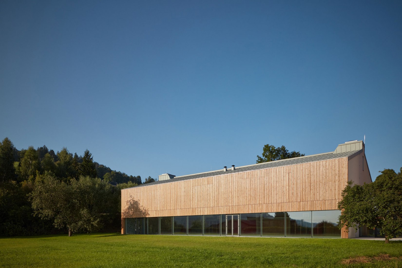 Nový Hrozenkov Primary School Sports Hall by Consequence forma architects. Photograph by BoysPlayNice.