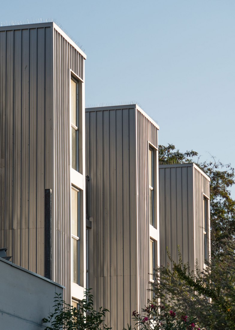 «Container Building» por Hsu-Rudolphy Architects. Fotografía por Ian Hsü y Gabriel Rudolphy.