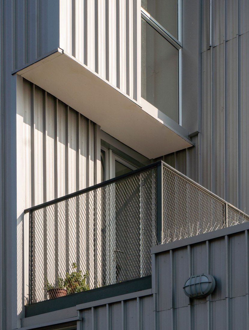 «Container Building» por Hsu-Rudolphy Architects. Fotografía por Ian Hsü y Gabriel Rudolphy.