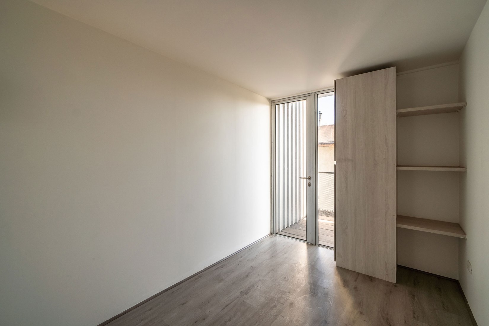 «Container Building» por Hsu-Rudolphy Architects. Fotografía por Ian Hsü y Gabriel Rudolphy.