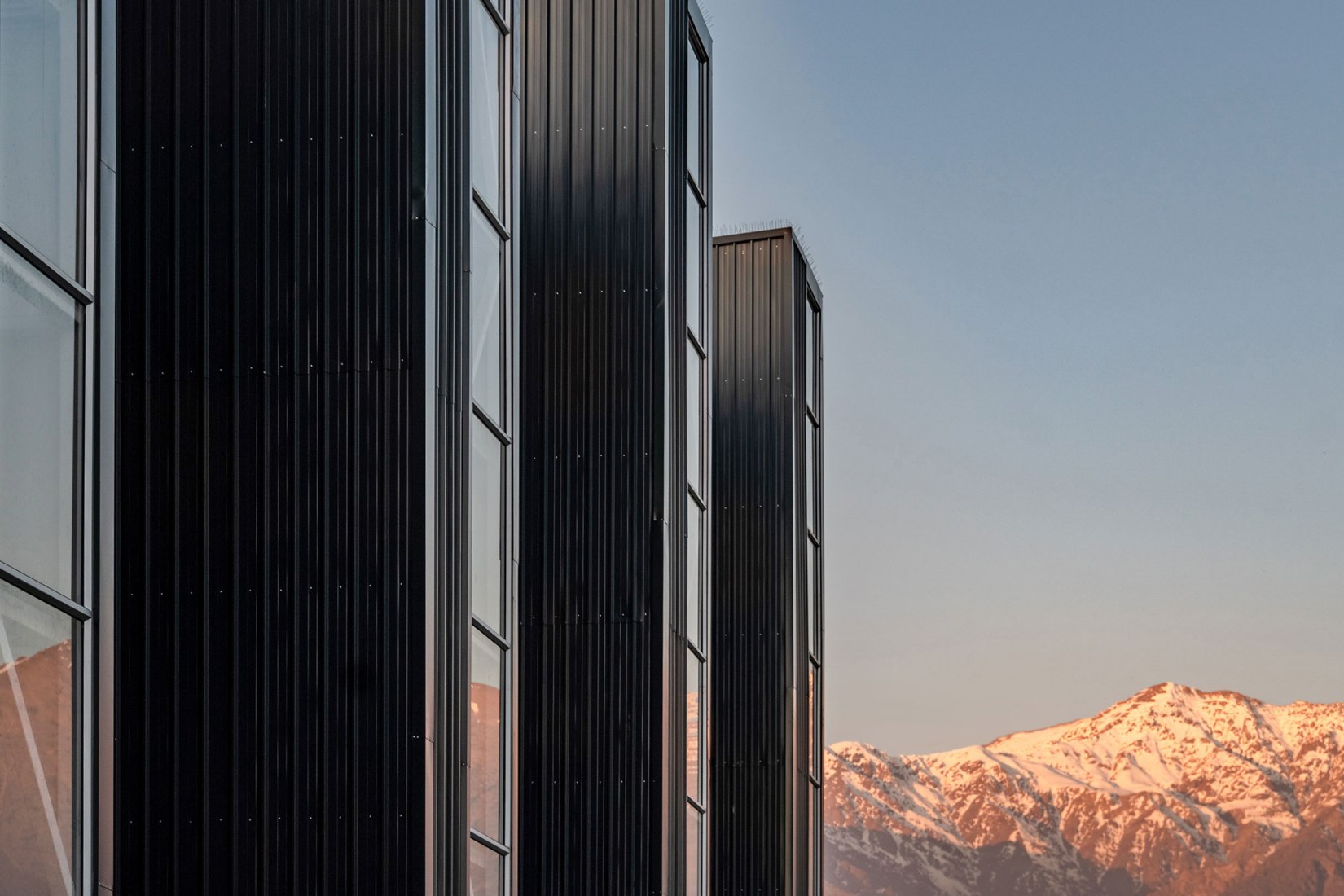 «Container Building» por Hsu-Rudolphy Architects. Fotografía por Ian Hsü y Gabriel Rudolphy.