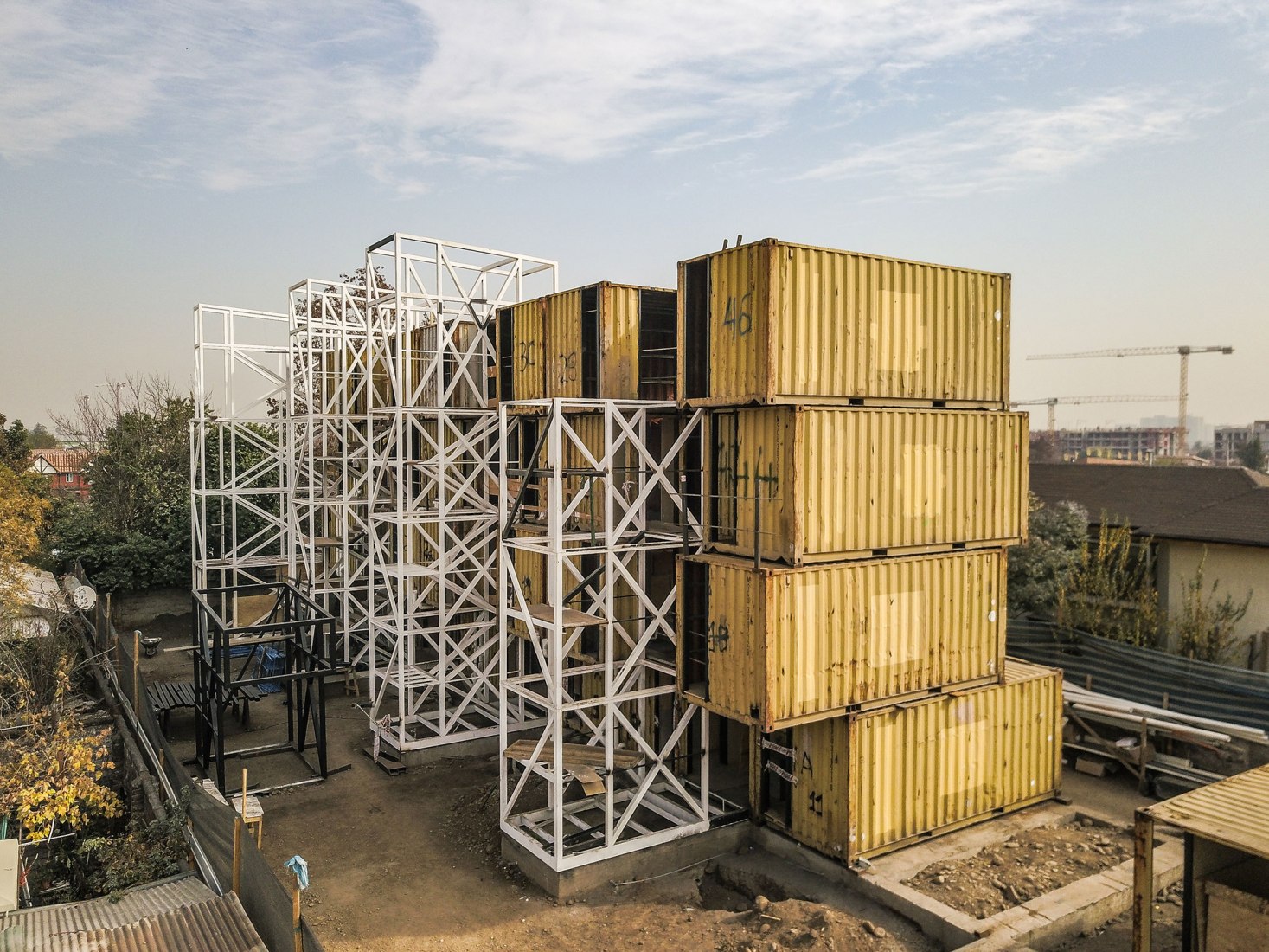 «Container Building» por Hsu-Rudolphy Architects. Fotografía por Ian Hsü y Gabriel Rudolphy.