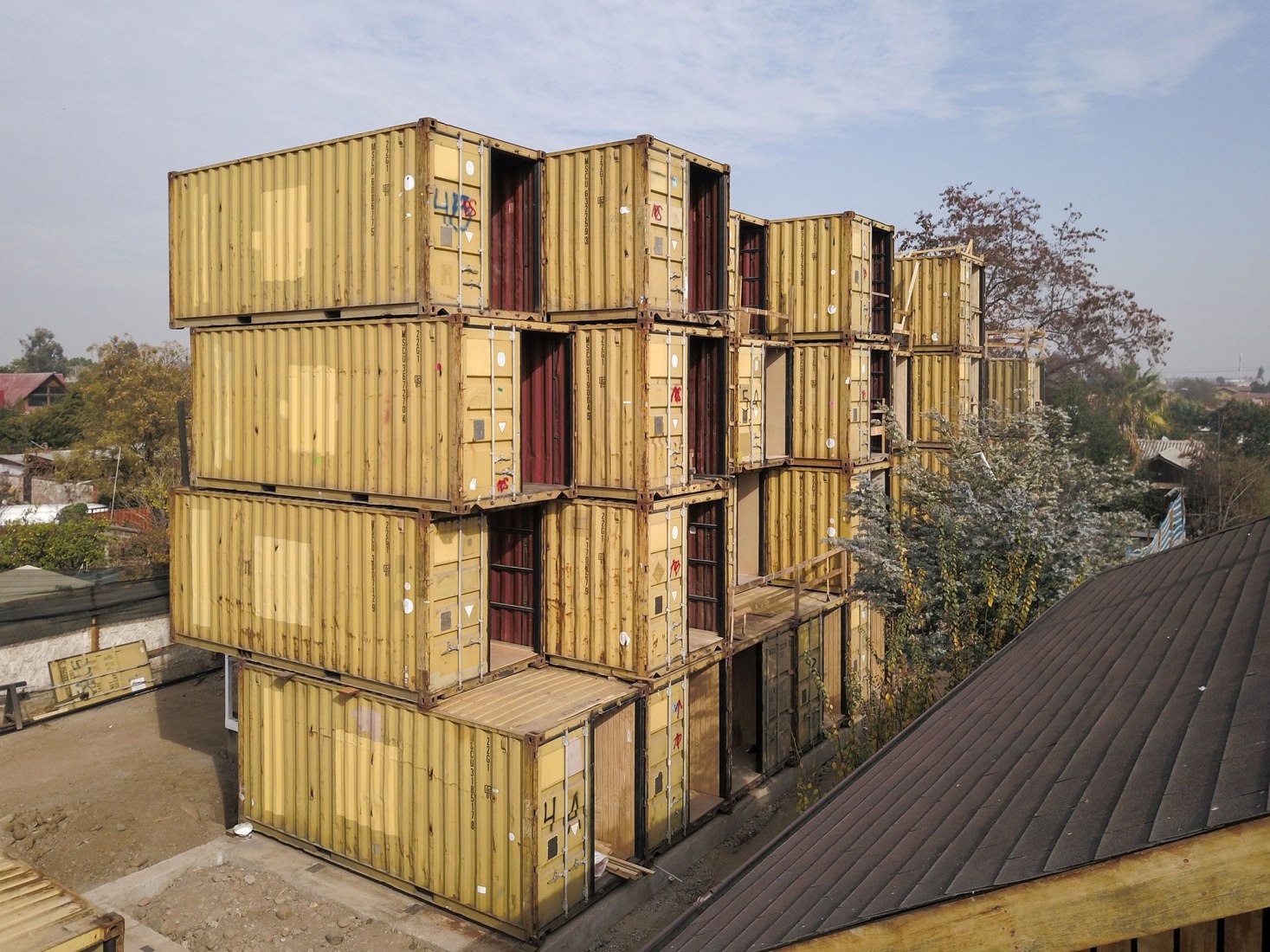 «Container Building» por Hsu-Rudolphy Architects. Fotografía por Ian Hsü y Gabriel Rudolphy.