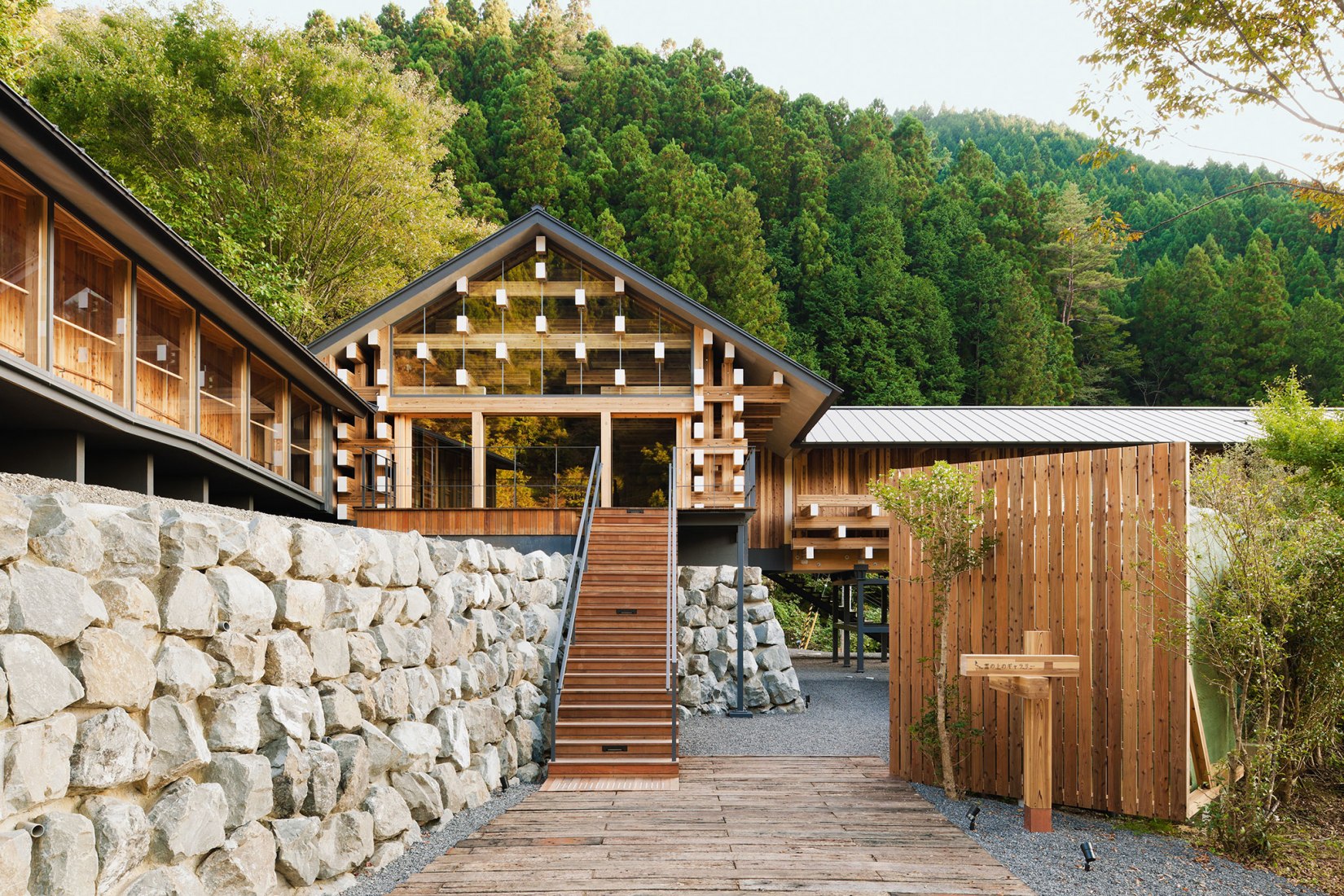 Kengo Kuma – Yusuhara Wooden Bridge Museum, Yusuhara, Kochi, Japan, 2010. Contemporary Japanese Architecture by Philip Jodidio. Photograph by © Takumi Ota.