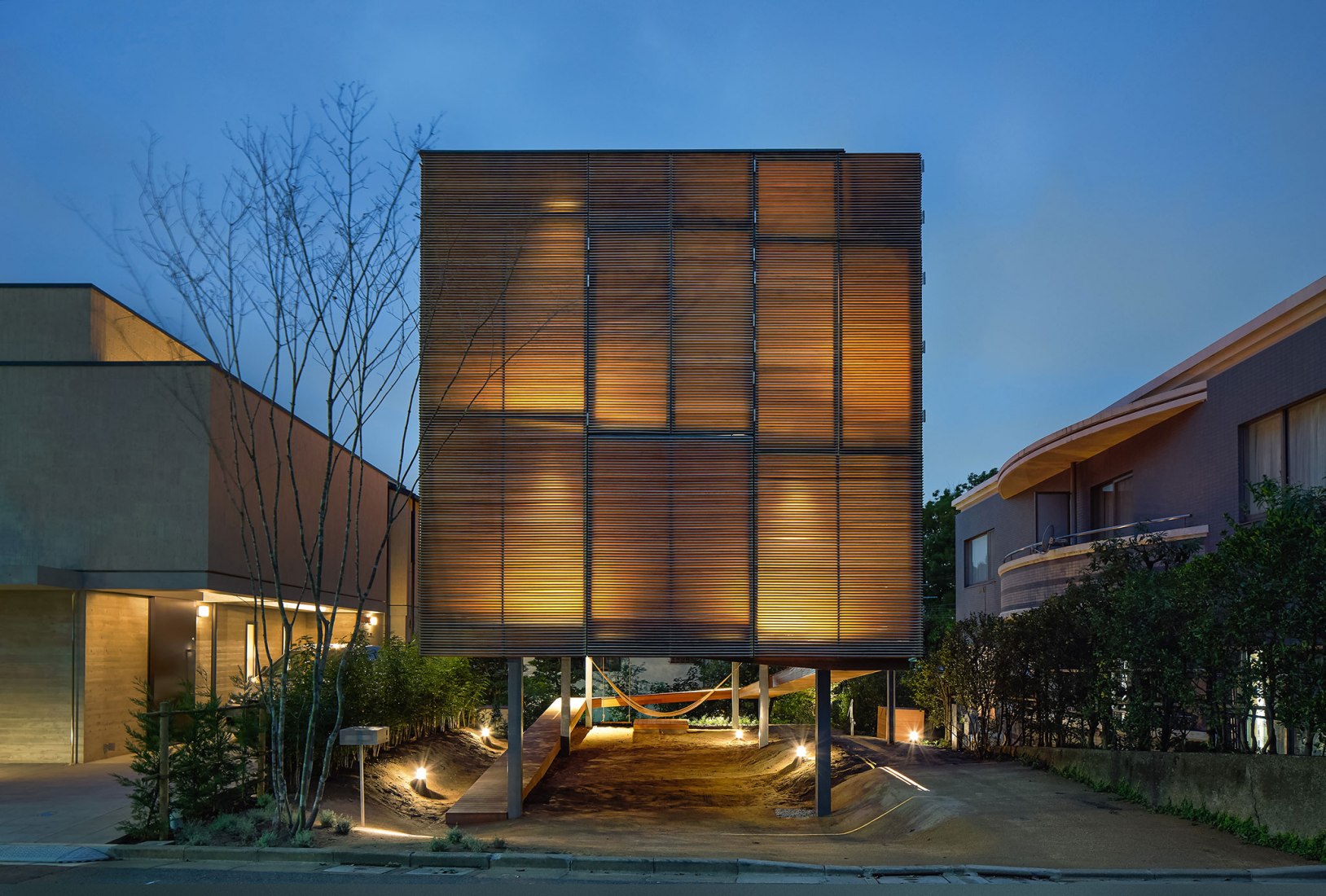 TNA / Makoto Takei + Chie Nabeshima – Helix House, Tokyo, Japan, 2015. Contemporary Japanese Architecture by Philip Jodidio. Photograph by © Daici Ano.