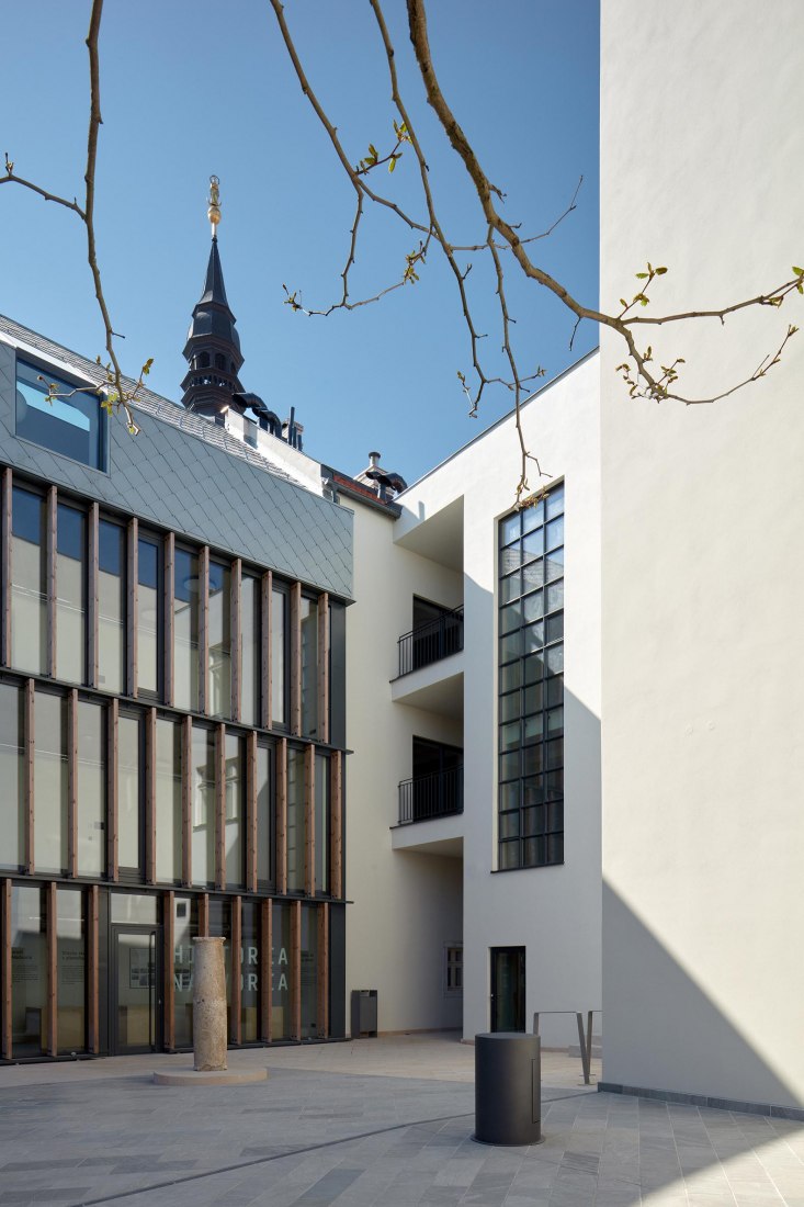 Nádvorie (Courtyard) by Vallo Sadovsky Architects. Photography by Jakub Skokan, Martin Tůma / BoysPlayNice