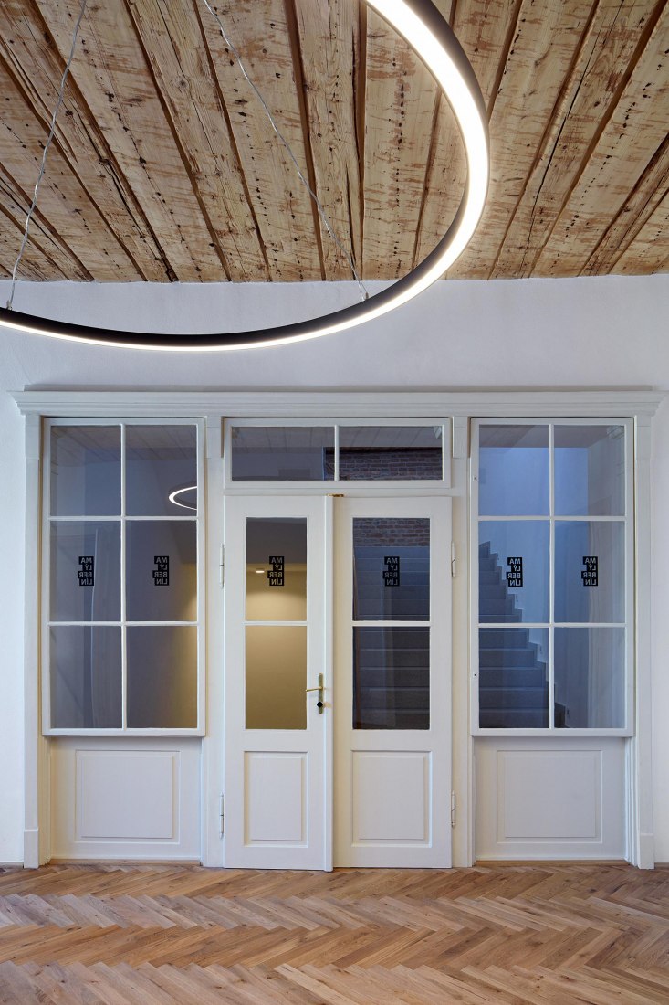Nádvorie (Courtyard) by Vallo Sadovsky Architects. Photography by Jakub Skokan, Martin Tůma / BoysPlayNice