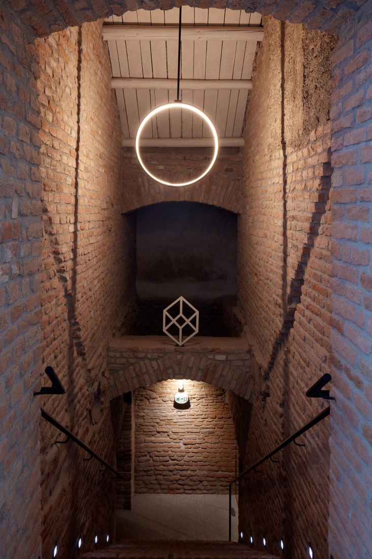 Nádvorie (Courtyard) by Vallo Sadovsky Architects. Photography by Jakub Skokan, Martin Tůma / BoysPlayNice