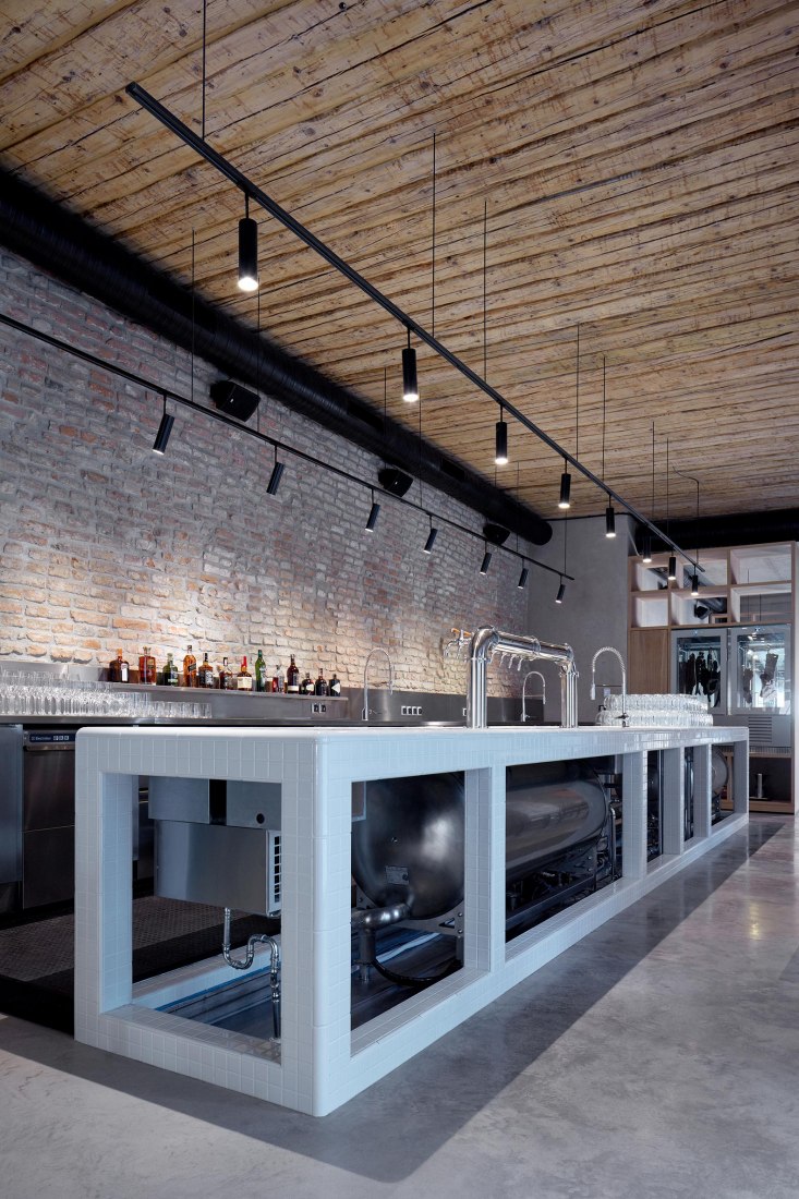 Nádvorie (Courtyard) by Vallo Sadovsky Architects. Photography by Jakub Skokan, Martin Tůma / BoysPlayNice