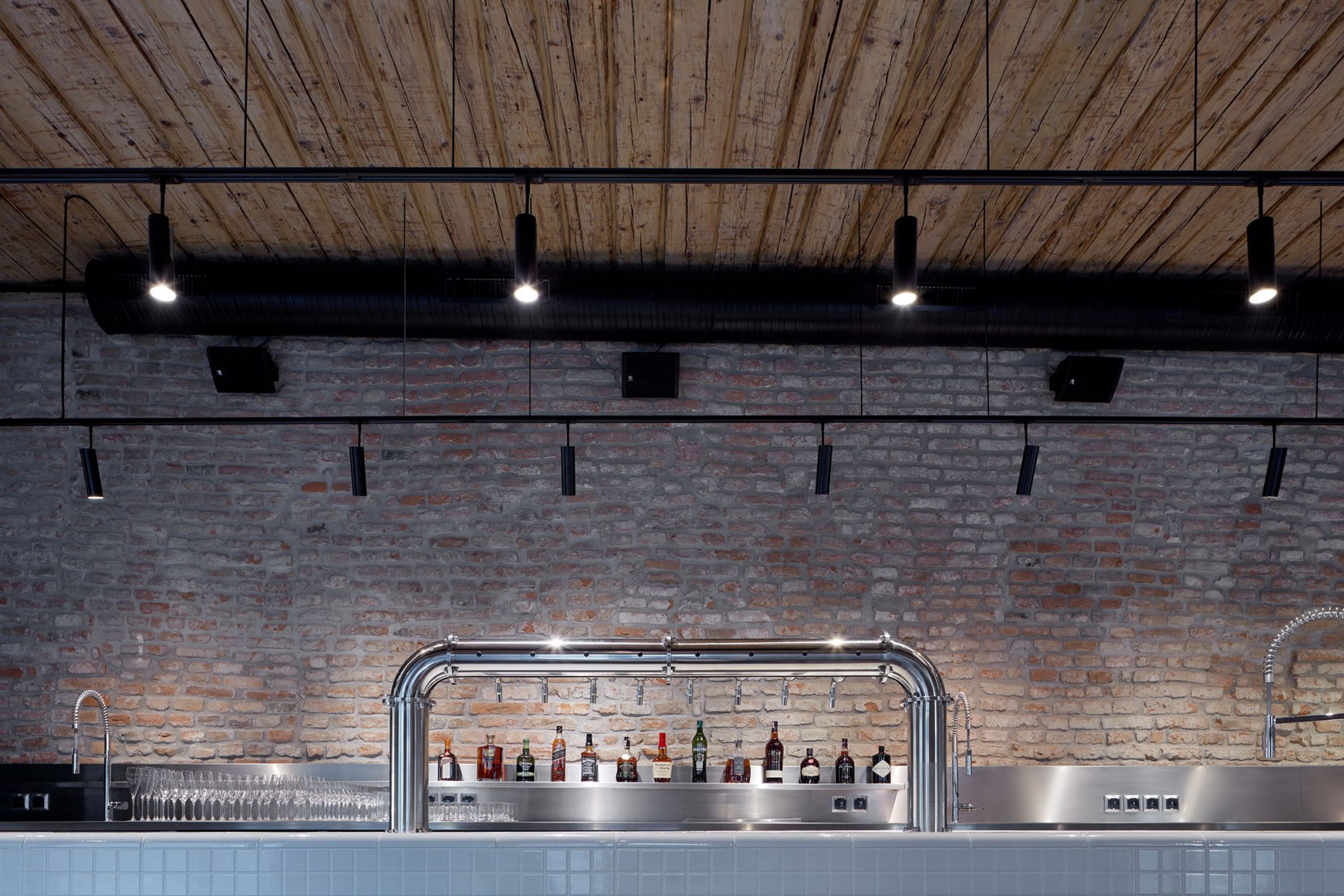 Nádvorie (Courtyard) by Vallo Sadovsky Architects. Photography by Jakub Skokan, Martin Tůma / BoysPlayNice