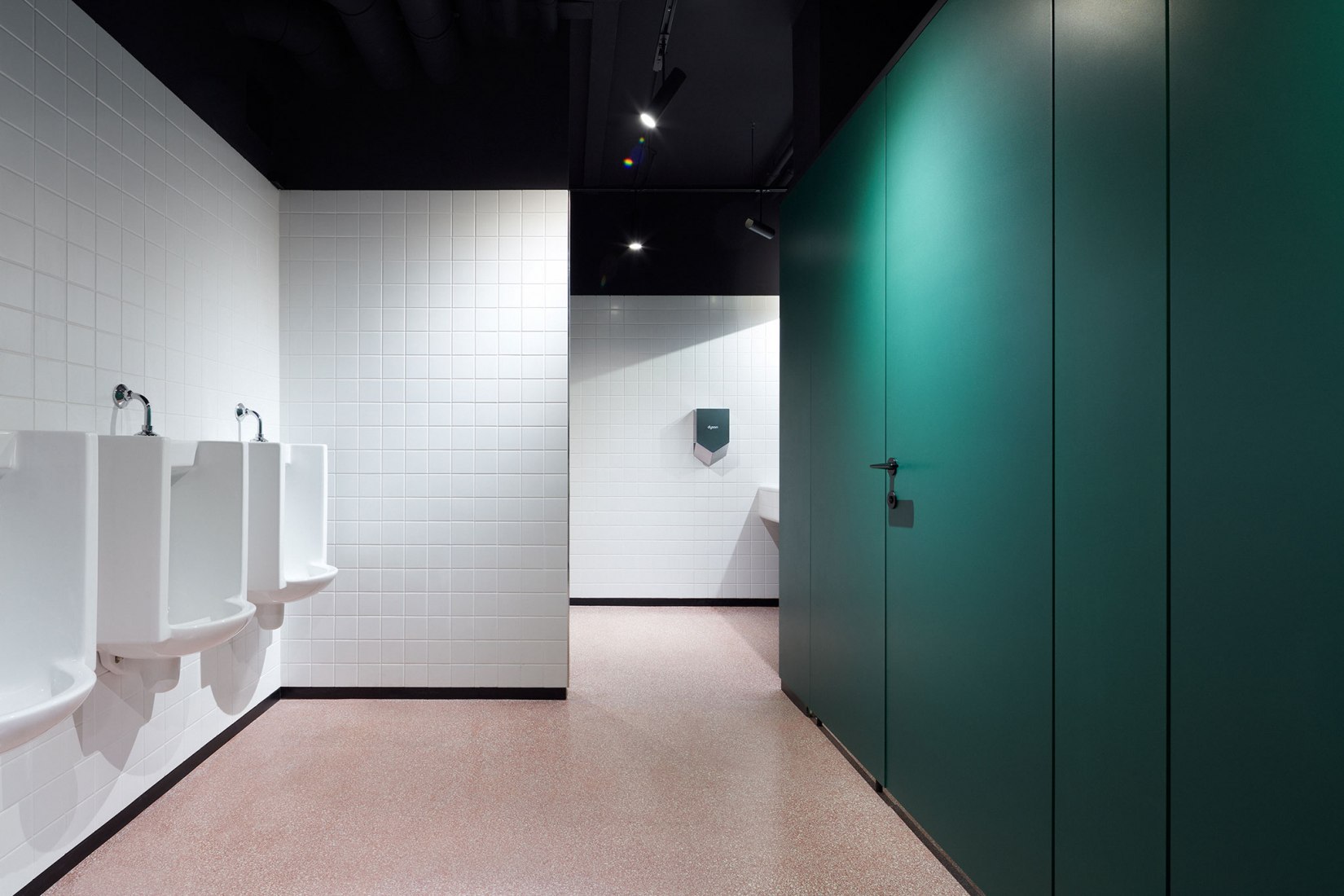 Nádvorie (Courtyard) by Vallo Sadovsky Architects. Photography by Jakub Skokan, Martin Tůma / BoysPlayNice