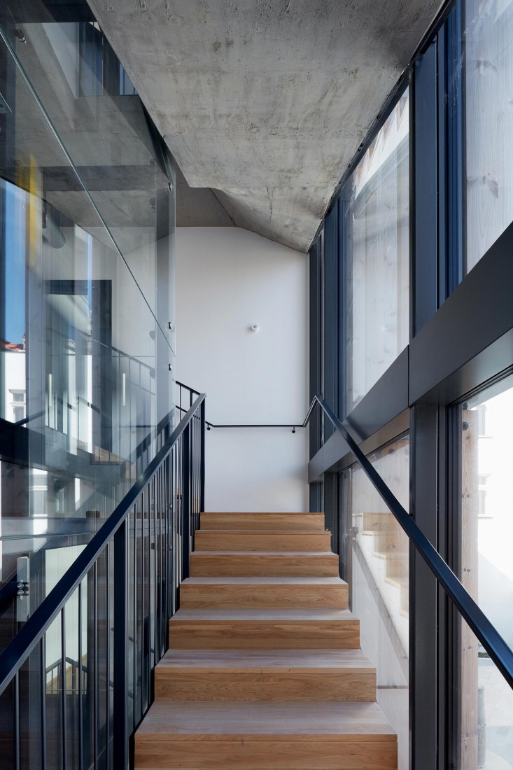 Nádvorie (Courtyard) by Vallo Sadovsky Architects. Photography by Jakub Skokan, Martin Tůma / BoysPlayNice