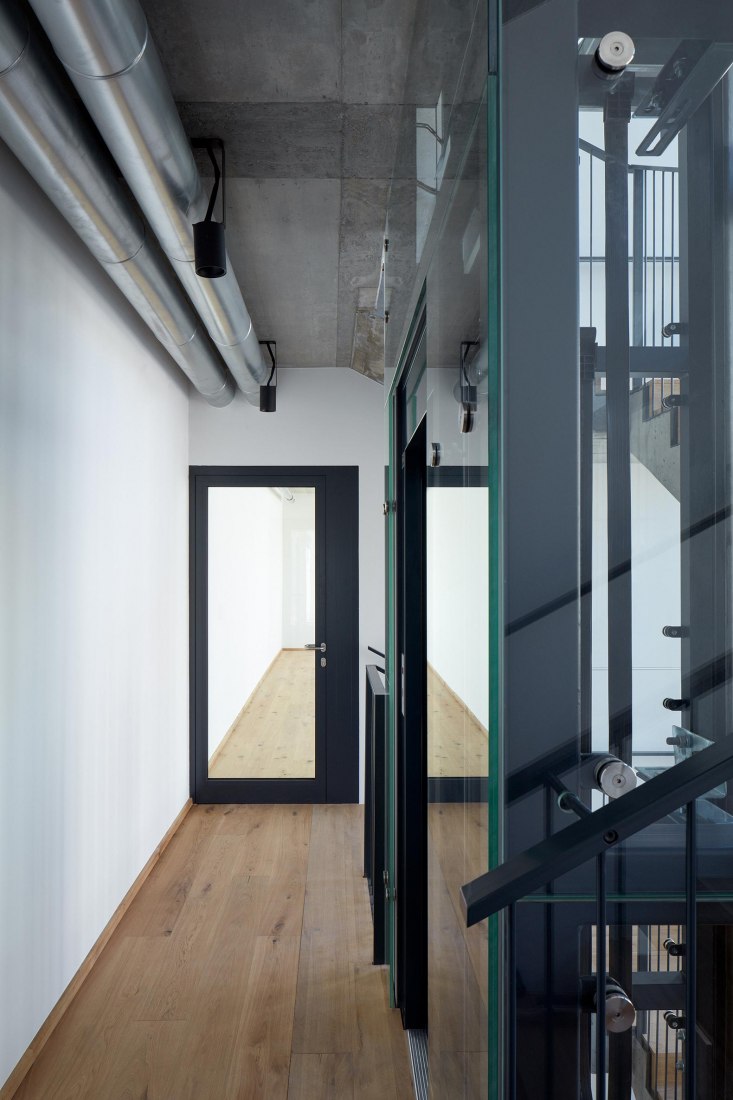 Nádvorie (Courtyard) by Vallo Sadovsky Architects. Photography by Jakub Skokan, Martin Tůma / BoysPlayNice