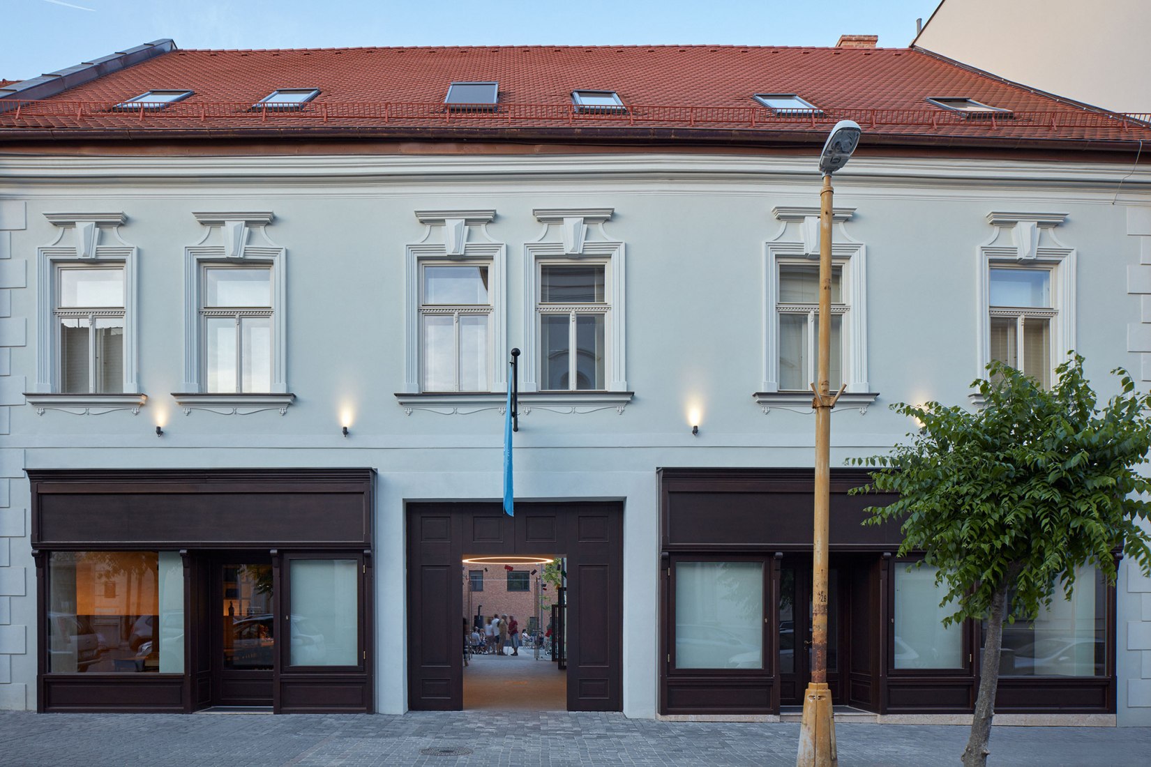 Nádvorie (Courtyard) by Vallo Sadovsky Architects. Photography by Jakub Skokan, Martin Tůma / BoysPlayNice