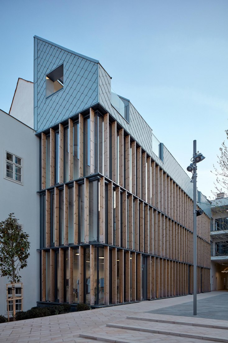Nádvorie (Courtyard) by Vallo Sadovsky Architects. Photography by Jakub Skokan, Martin Tůma / BoysPlayNice