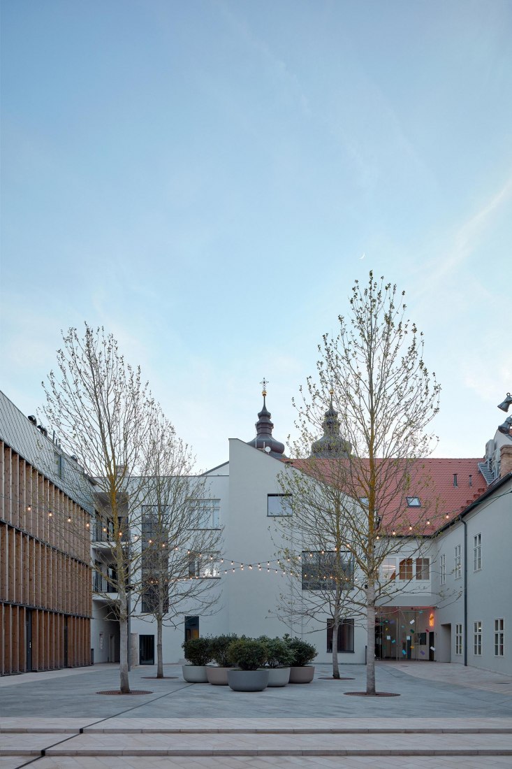 Nádvorie (Courtyard) by Vallo Sadovsky Architects. Photography by Jakub Skokan, Martin Tůma / BoysPlayNice