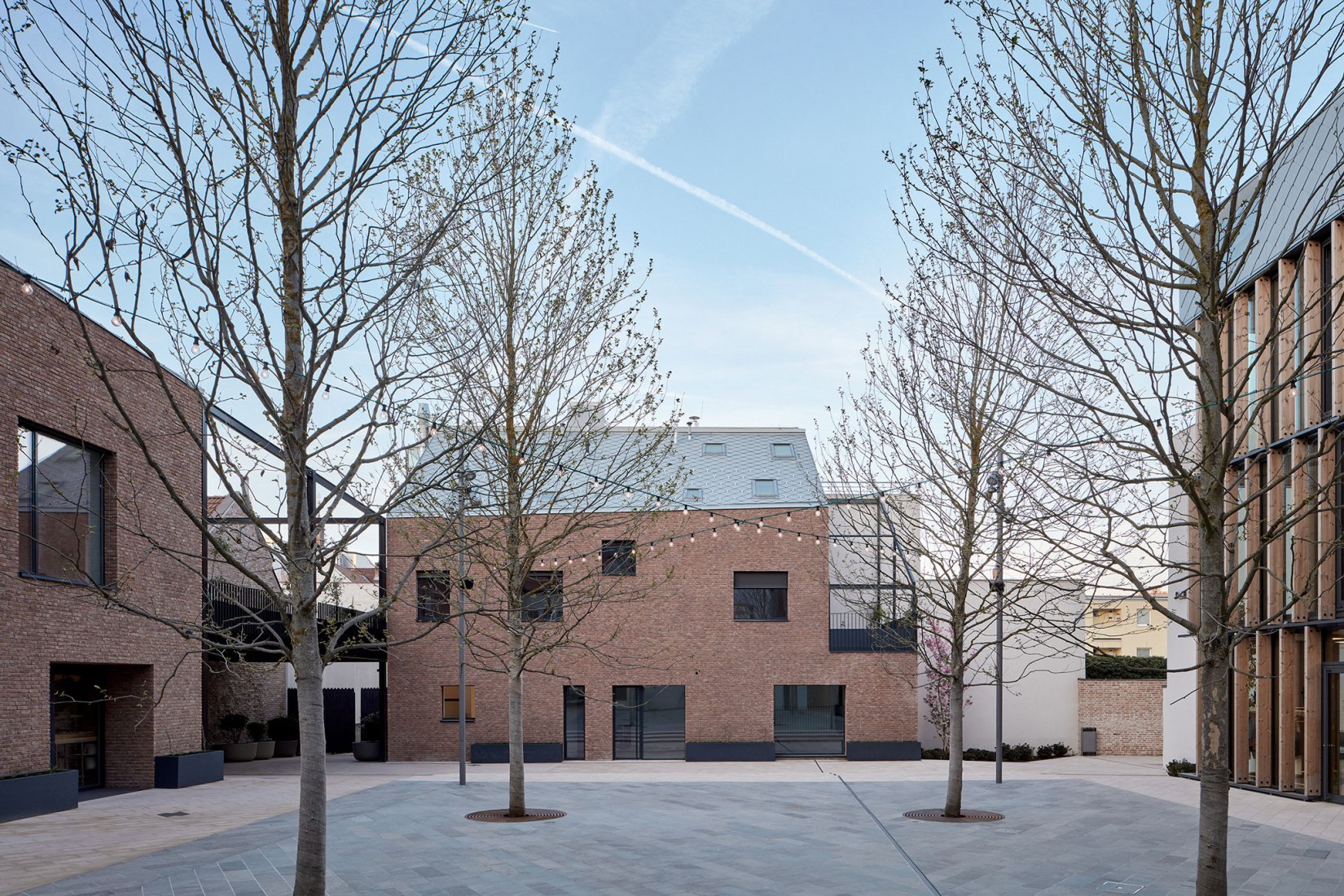Nádvorie (Courtyard) by Vallo Sadovsky Architects. Photography by Jakub Skokan, Martin Tůma / BoysPlayNice