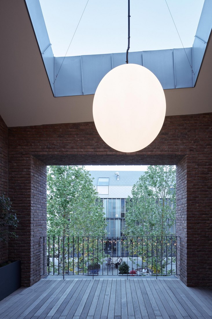 Nádvorie (Courtyard) by Vallo Sadovsky Architects. Photography by Jakub Skokan, Martin Tůma / BoysPlayNice