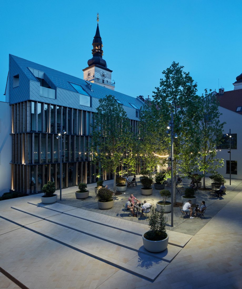 Nádvorie (Courtyard) by Vallo Sadovsky Architects. Photography by Jakub Skokan, Martin Tůma / BoysPlayNice