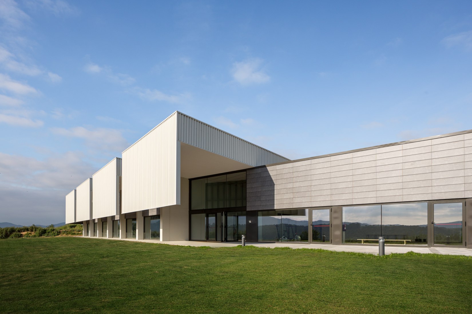 Centro de rehabilitación funcional por CPVA arquitectes. Fotografía por Simón GarcíaCentro de rehabilitación funcional por CPVA arquitectes. Fotografía por Simón García