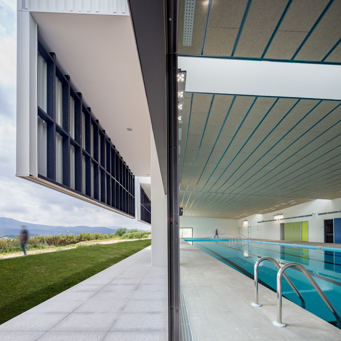 Centro de rehabilitación funcional por CPVA arquitectes. Fotografía por Simón García