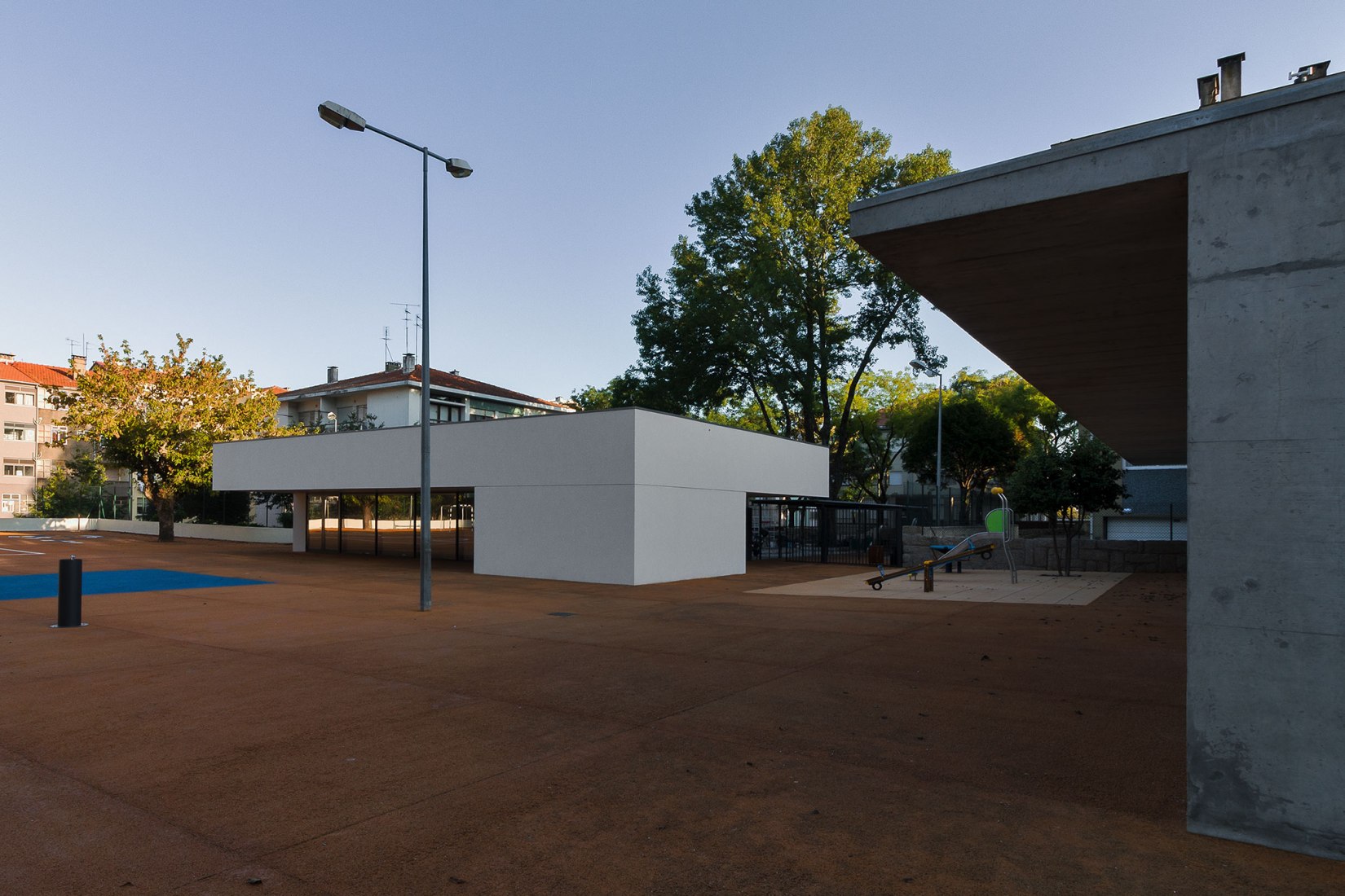 Bom Sucesso School by CREA. Photograph by António Ataíde